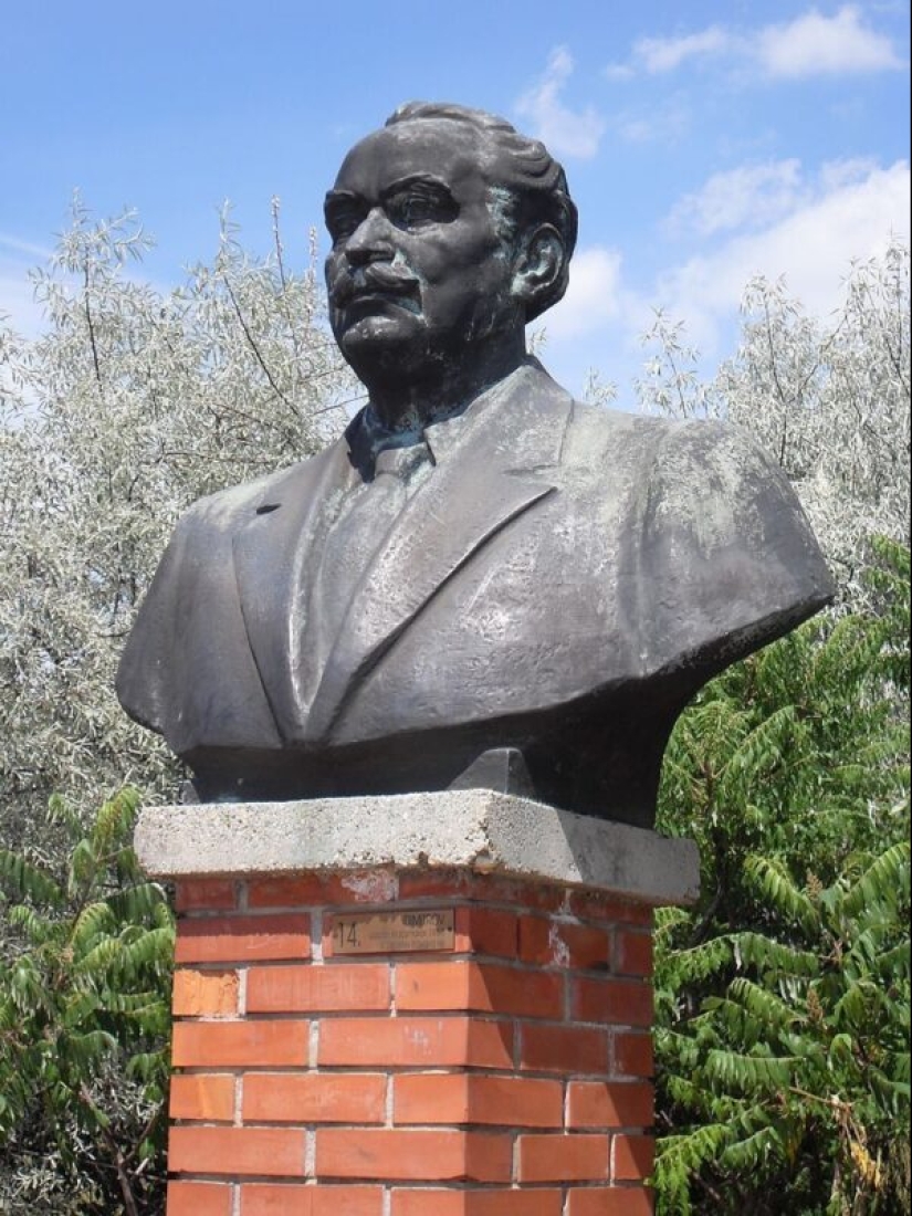 Los monumentos de la era socialista desde el Parque-Museo "memento" en Hungría