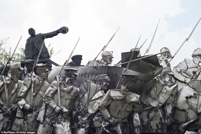 Los monumentos de la era socialista desde el Parque-Museo "memento" en Hungría