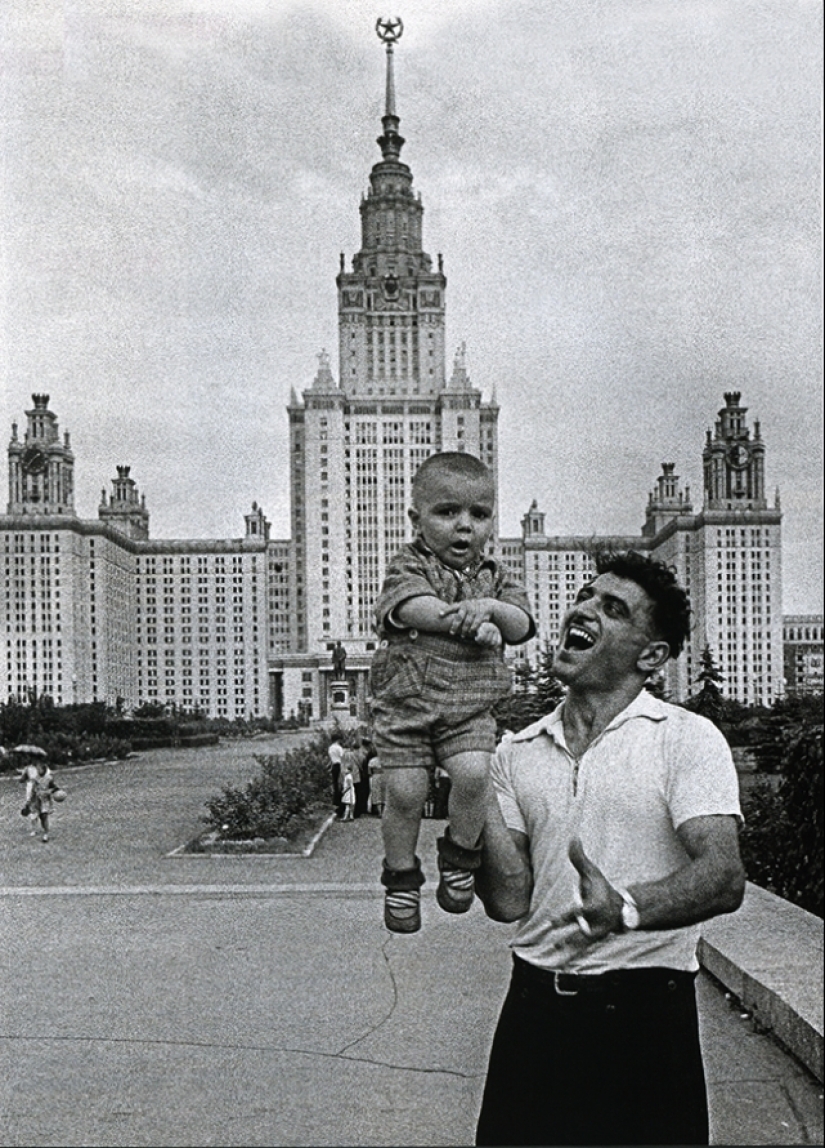 Love and Hate: Expressive photos of the great William Klein