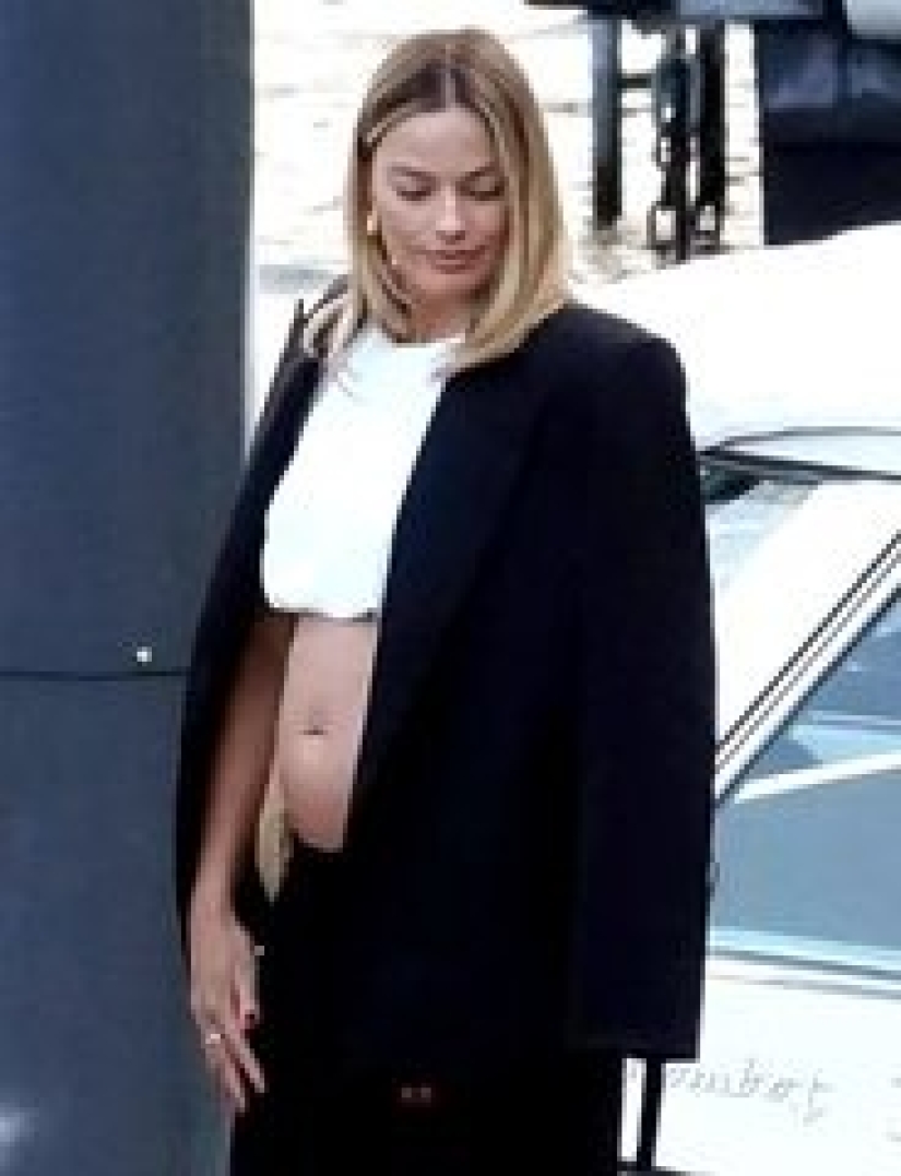 Margot Robbie está embarazada y espera su primer hijo con su esposo Tom Ackerley