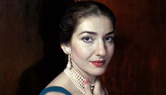 Maria Callas: Triunfo, tragedia y misticismo en la vida de la mejor voz de ópera