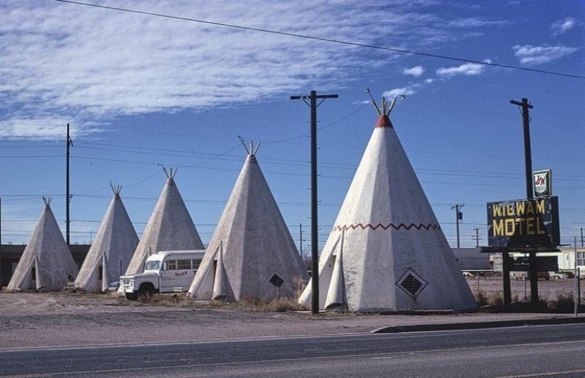 Marketing level 80: the photographer spent 40 years in search of roadside establishments with unique design