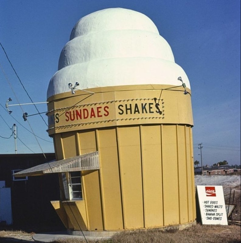 Marketing level 80: the photographer spent 40 years in search of roadside establishments with unique design