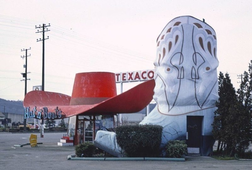 Marketing level 80: the photographer spent 40 years in search of roadside establishments with unique design