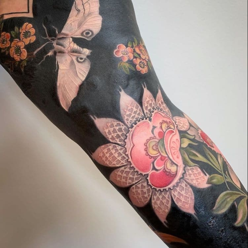 Masterpieces on the body: exquisite floral tattoo from Esther Garcia