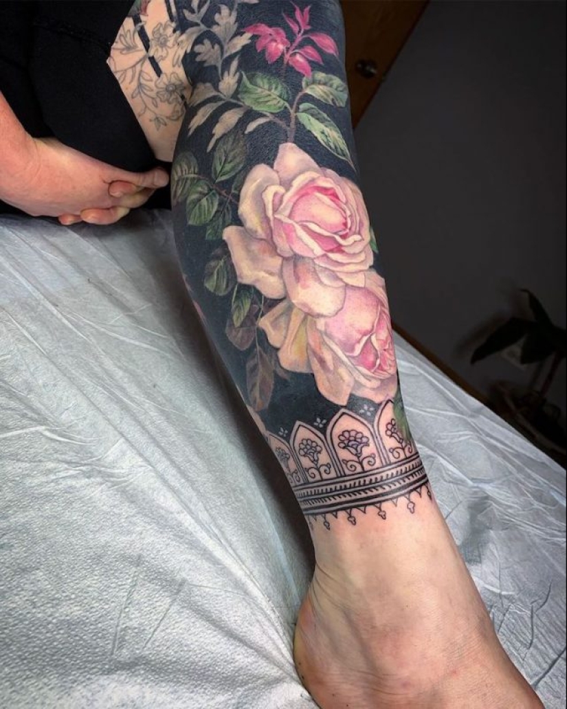 Masterpieces on the body: exquisite floral tattoo from Esther Garcia