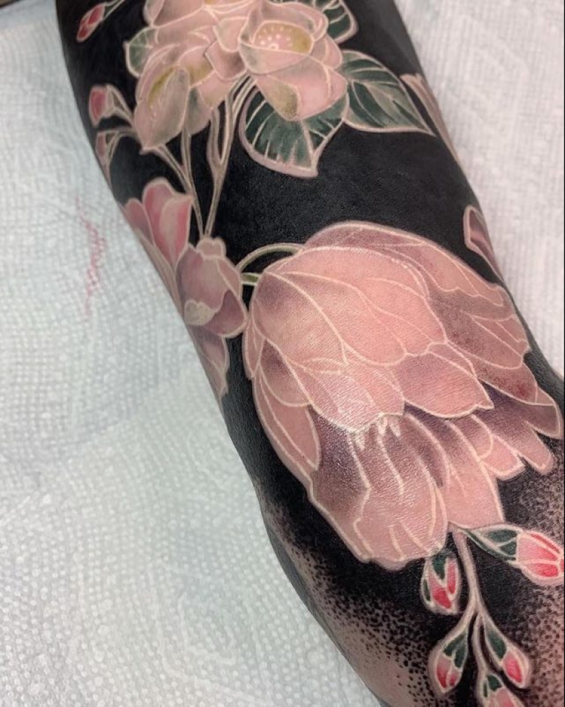 Masterpieces on the body: exquisite floral tattoo from Esther Garcia