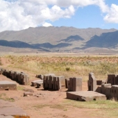 Megalitos de Puma Punku - el enigma del" Tetris de Titanes " de Bolivia