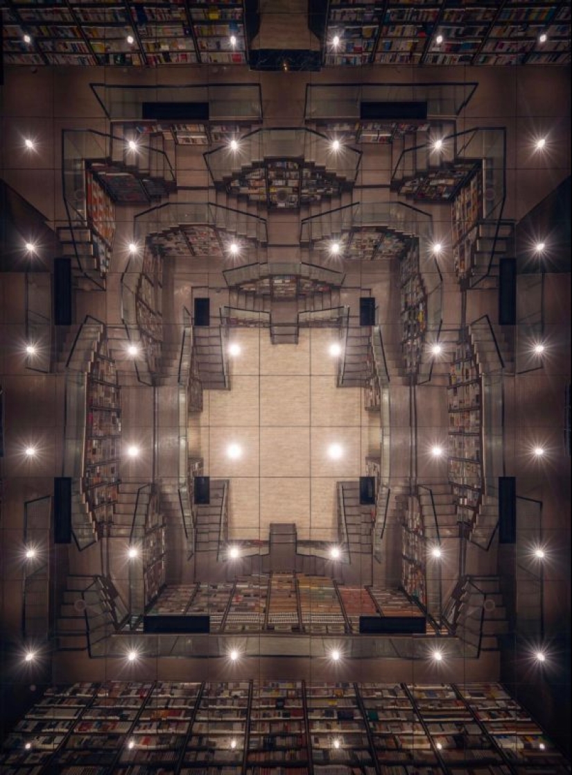 Mirrored ceilings have turned a Chinese bookstore into fabulous labyrinths