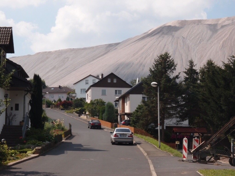 Monte Cali: a giant salt dump or a unique tourist attraction?