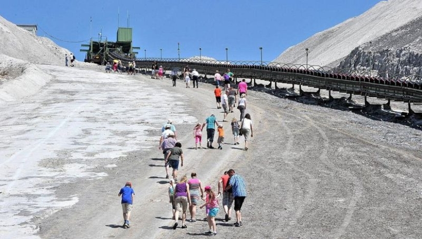 Monte Cali: a giant salt dump or a unique tourist attraction?