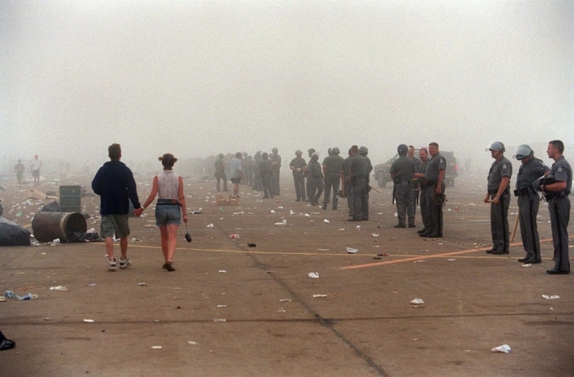 Moshpit, fire and stench: how the Woodstock Festival was held in 1999