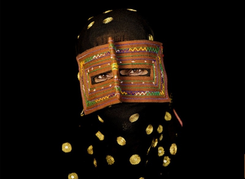 Máscaras tradicionales usadas por mujeres iraníes.