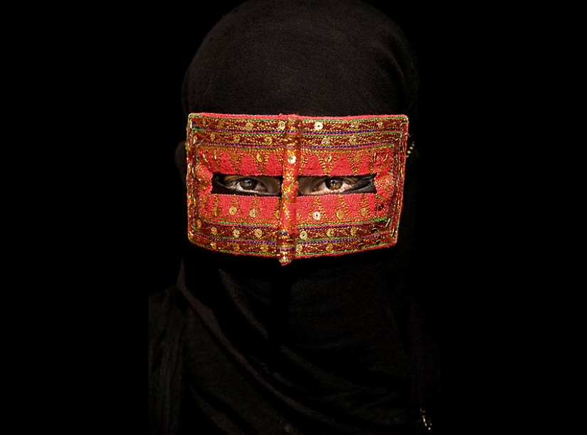 Máscaras tradicionales usadas por mujeres iraníes.