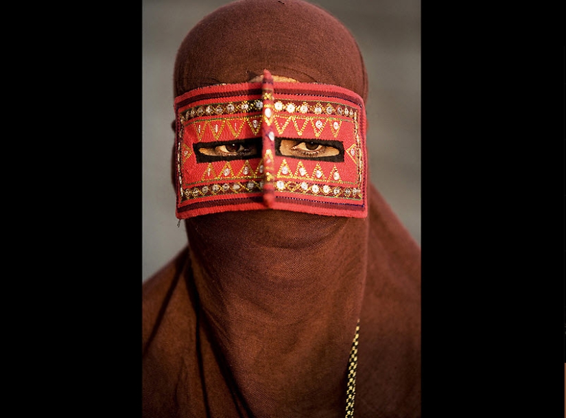 Máscaras tradicionales usadas por mujeres iraníes.