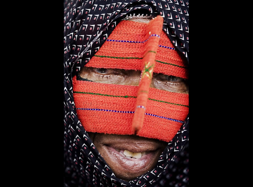 Máscaras tradicionales usadas por mujeres iraníes.