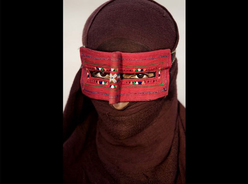 Máscaras tradicionales usadas por mujeres iraníes.