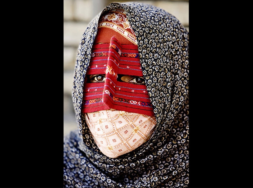 Máscaras tradicionales usadas por mujeres iraníes.