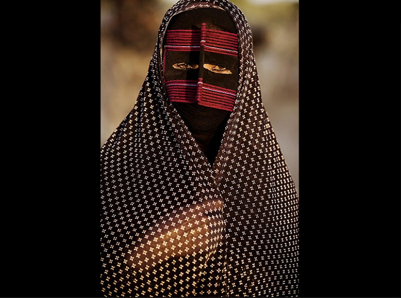 Máscaras tradicionales usadas por mujeres iraníes.