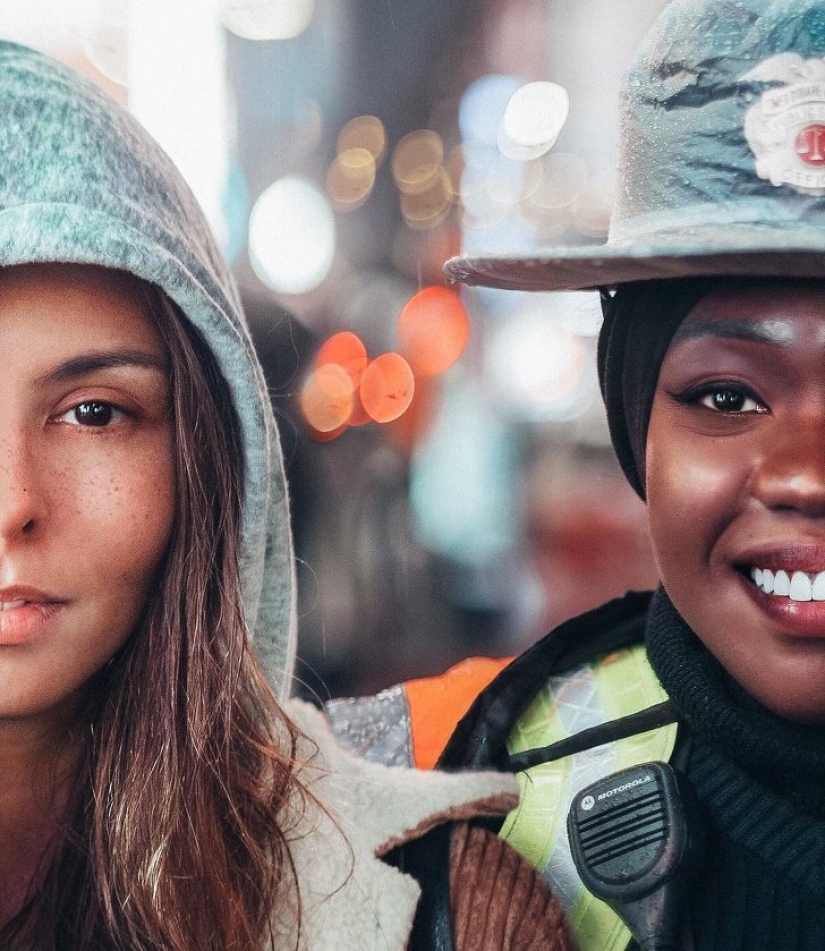 Mujer rusa que muestra la belleza de las niñas de todo el mundo, haciendo de ellos un conjunto de fotos