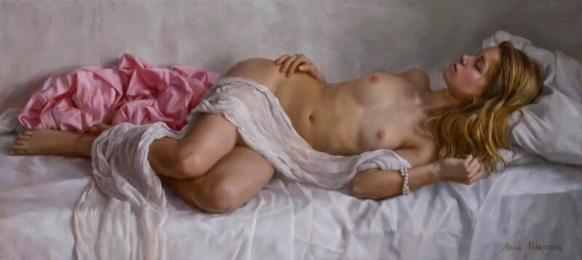 Naked tenderness in the works of hyperrealist artist Anna Marinova