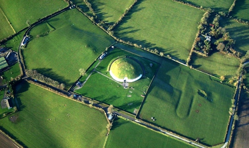 Newgrange es un complejo megalítico, más impresionante que Stonehenge