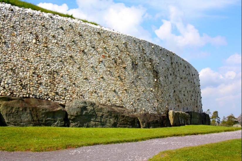 Newgrange es un complejo megalítico, más impresionante que Stonehenge