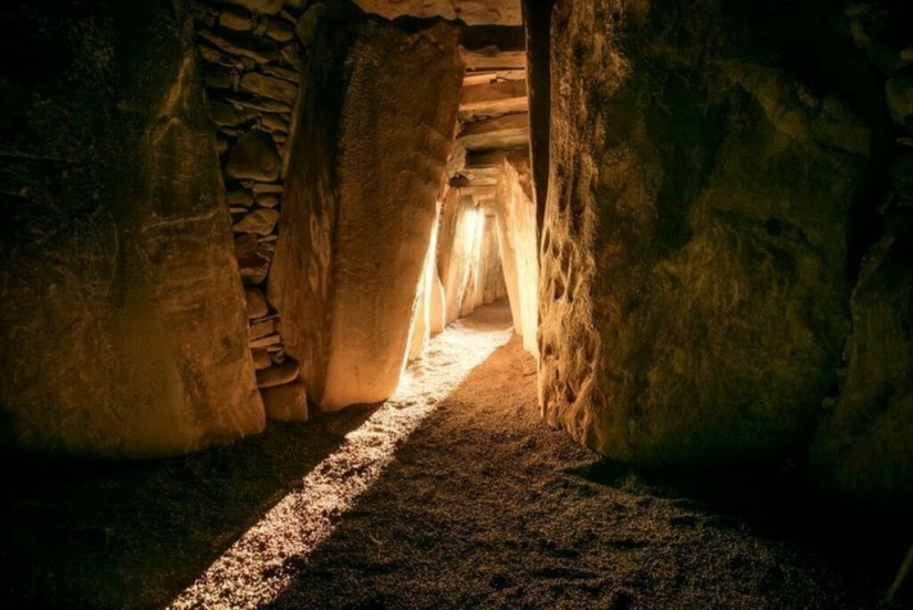 Newgrange es un complejo megalítico, más impresionante que Stonehenge