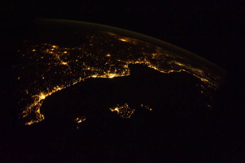 Night on the planet - 30 photos from space