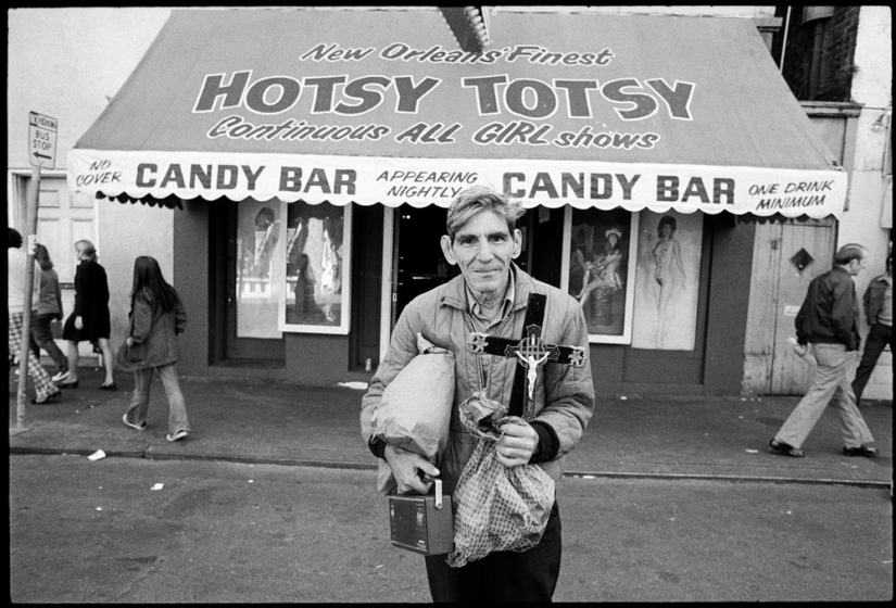 "Nos lanzan algo!": Mardi Gras in New Orleans in pictures by Bruce Gilden