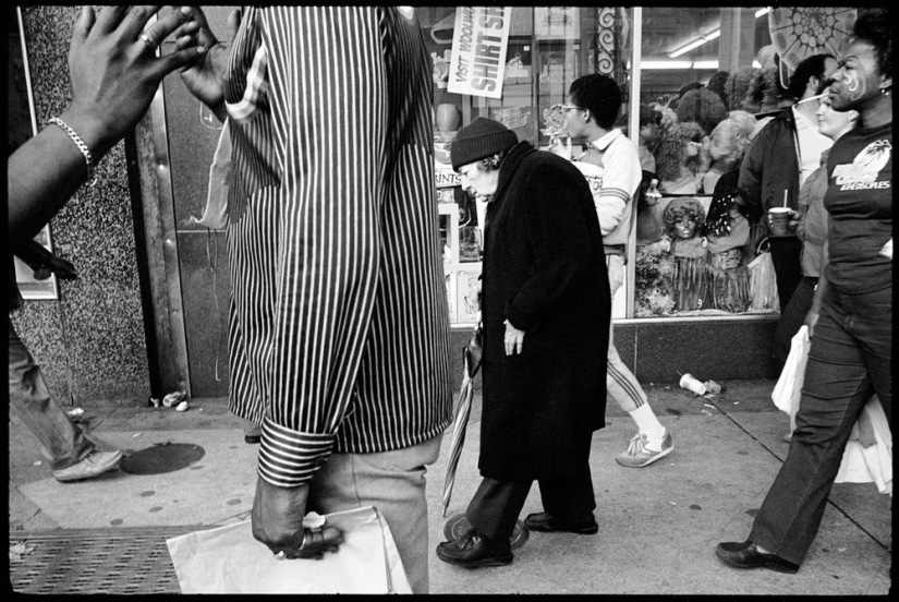 "Nos lanzan algo!": Mardi Gras in New Orleans in pictures by Bruce Gilden