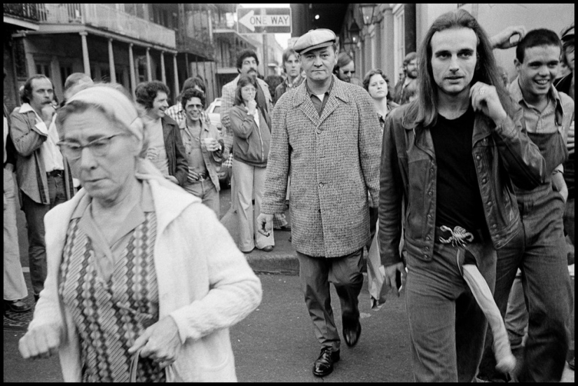 "Nos lanzan algo!": Mardi Gras in New Orleans in pictures by Bruce Gilden