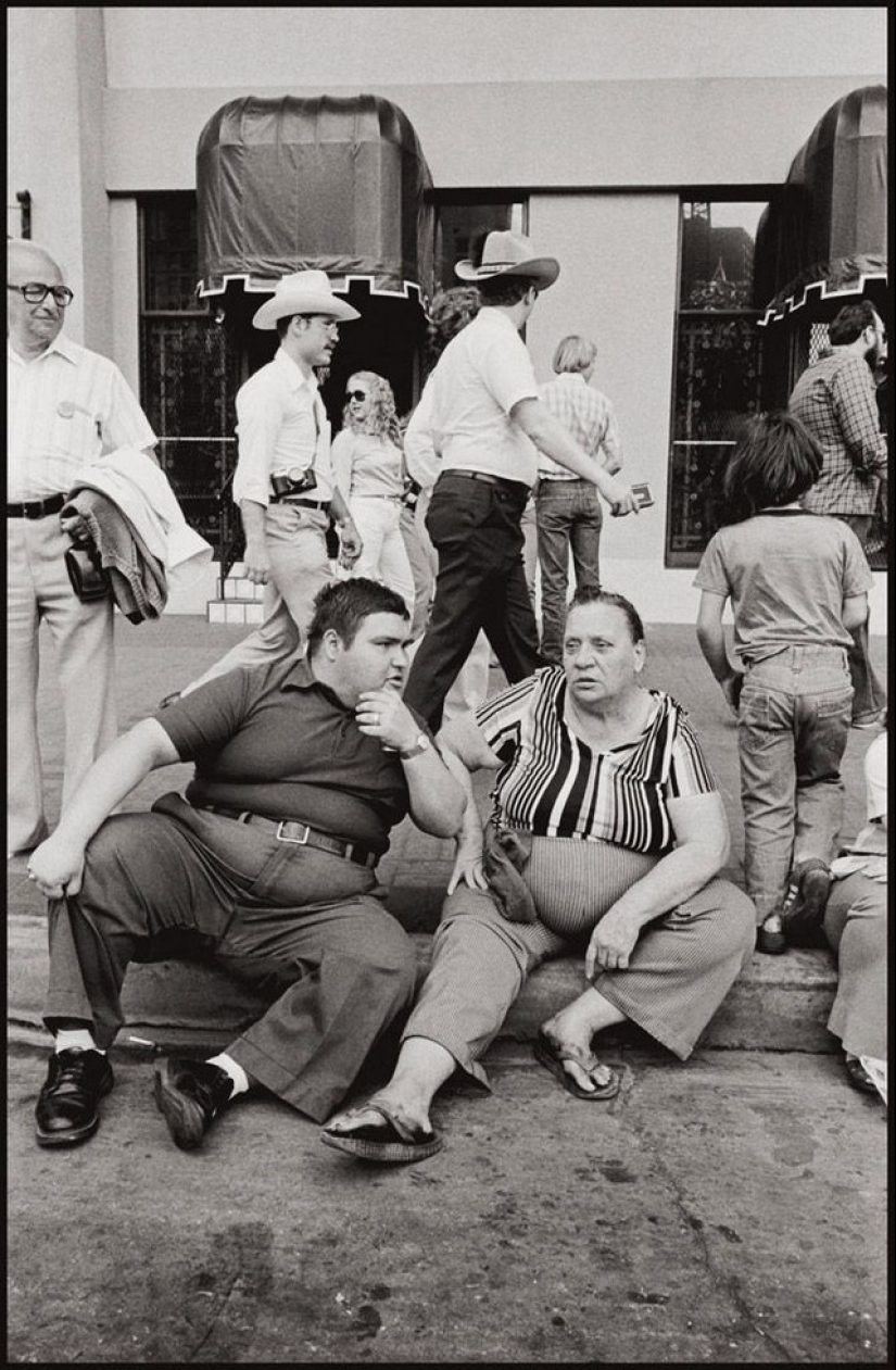 "Nos lanzan algo!": Mardi Gras in New Orleans in pictures by Bruce Gilden