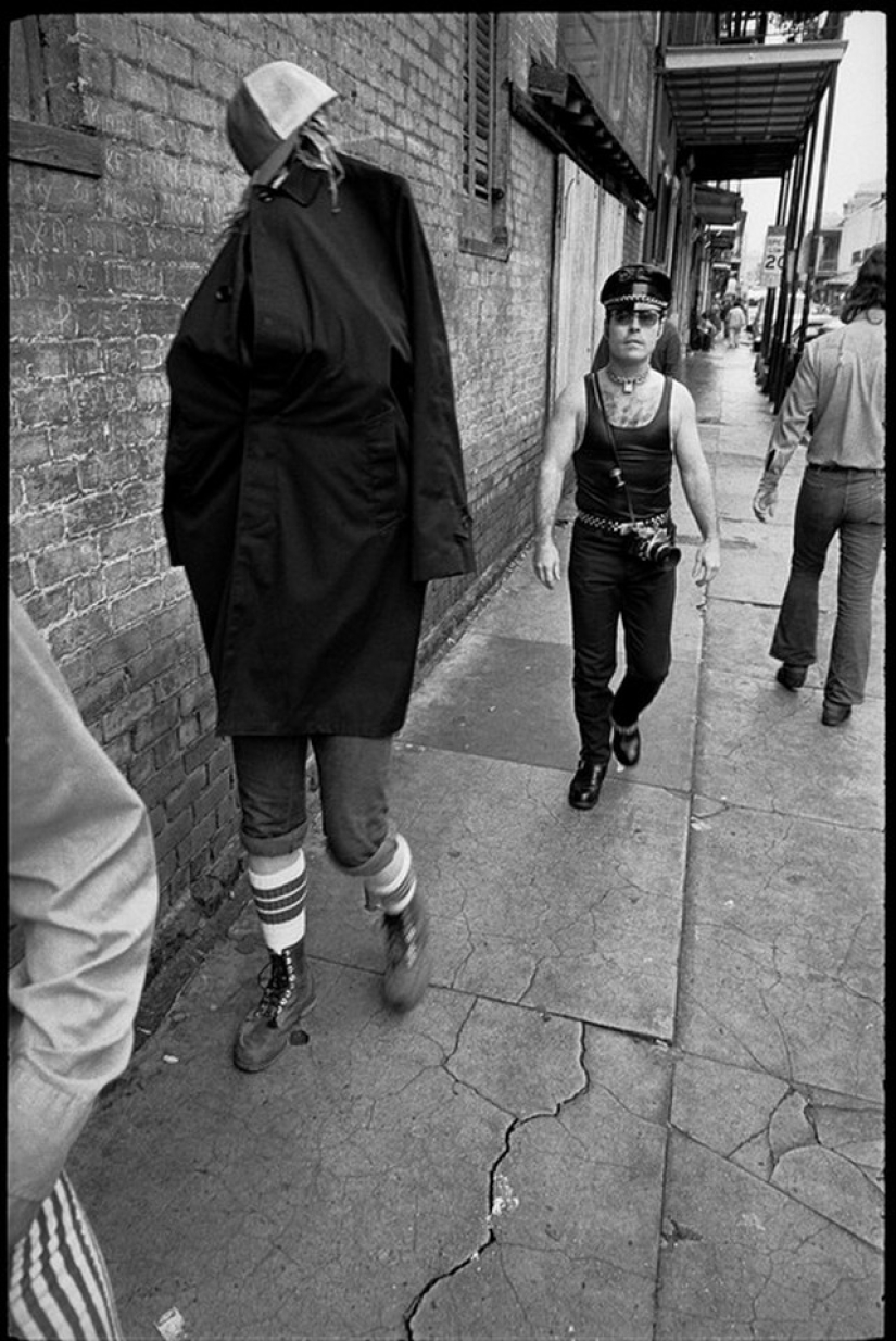 "Nos lanzan algo!": Mardi Gras in New Orleans in pictures by Bruce Gilden