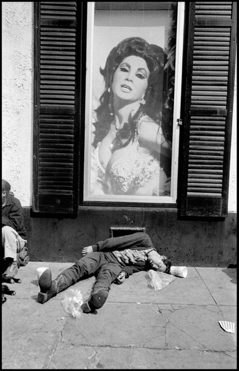 "Nos lanzan algo!": Mardi Gras in New Orleans in pictures by Bruce Gilden