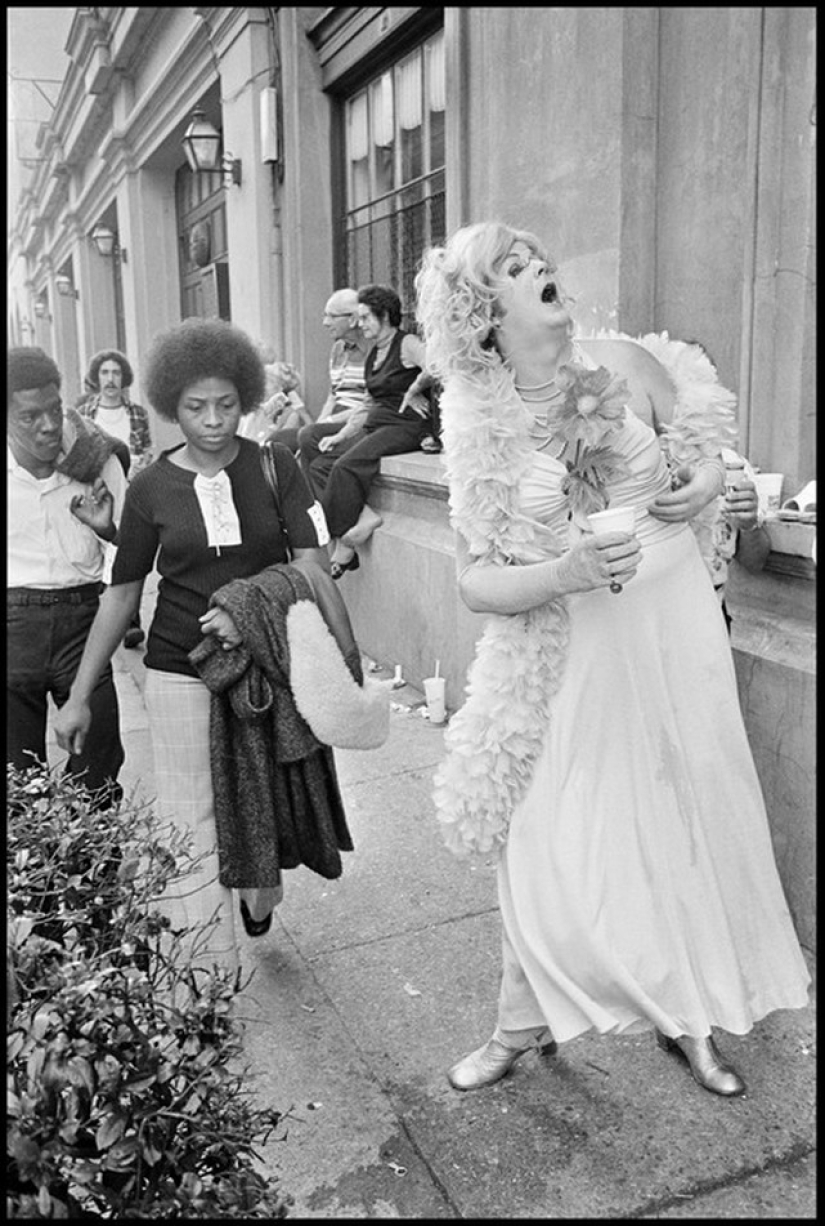 "Nos lanzan algo!": Mardi Gras in New Orleans in pictures by Bruce Gilden