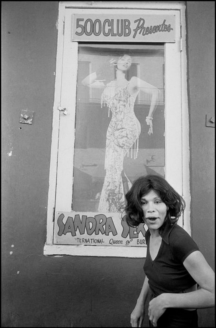 "Nos lanzan algo!": Mardi Gras in New Orleans in pictures by Bruce Gilden