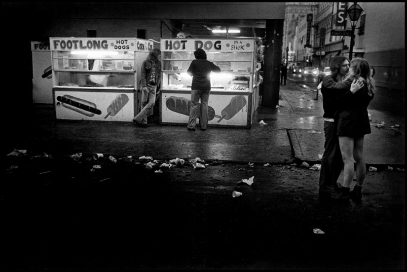 "Nos lanzan algo!": Mardi Gras in New Orleans in pictures by Bruce Gilden