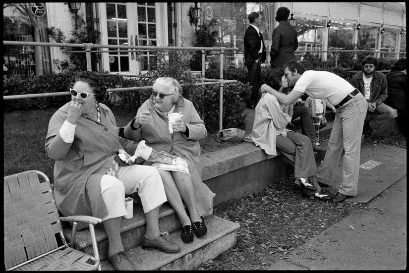 "Nos lanzan algo!": Mardi Gras in New Orleans in pictures by Bruce Gilden