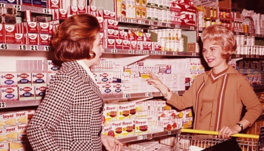 Nostalgia alienígena: la abundancia de tiendas estadounidenses en los años 60