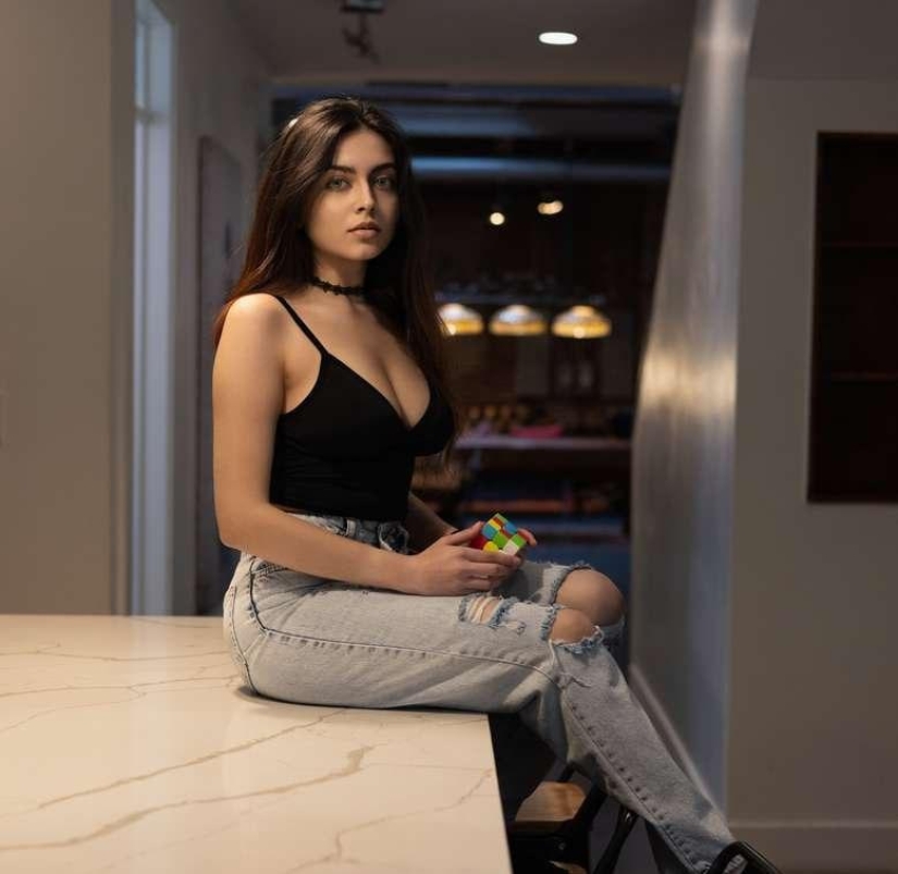 Not Just Formulas: Mathematician Blogger Zara Dar Becomes OnlyFans Model