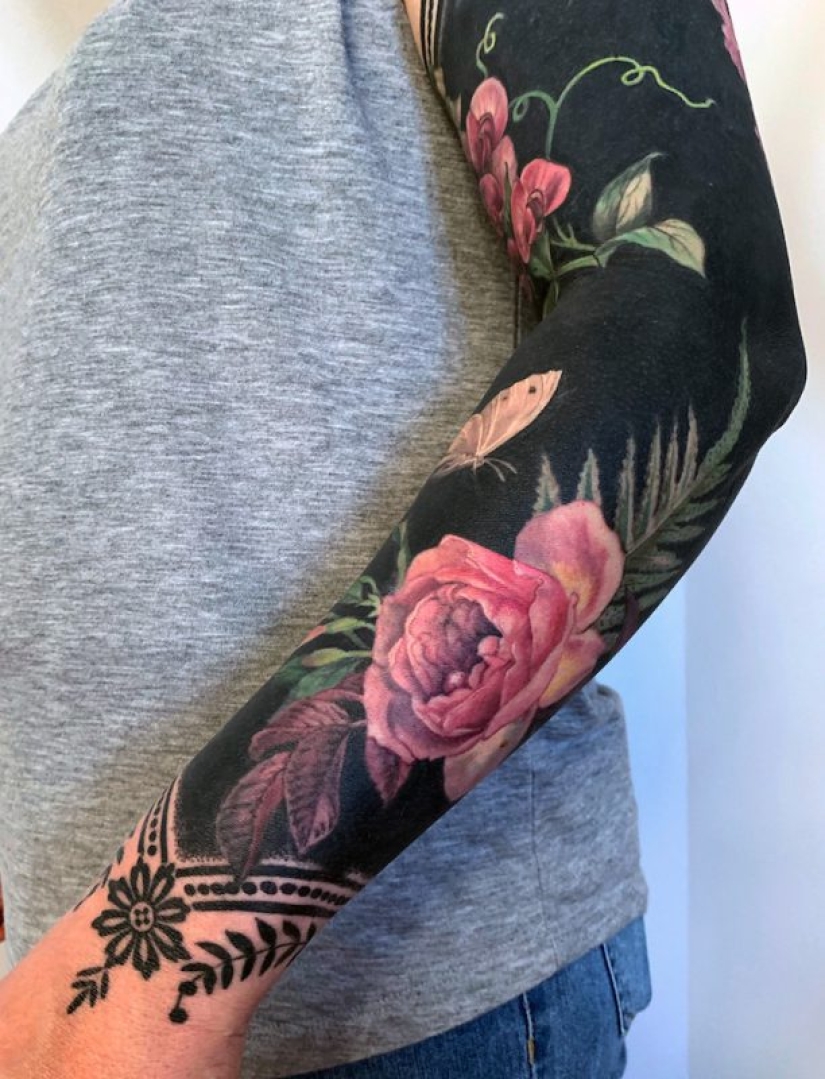 Obras maestras sobre el cuerpo: exquisita de flores tatuajes de Esther García