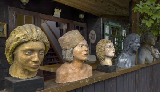 Off The Beaten Path: The Fascinating Sculptures Of Adam Szubski