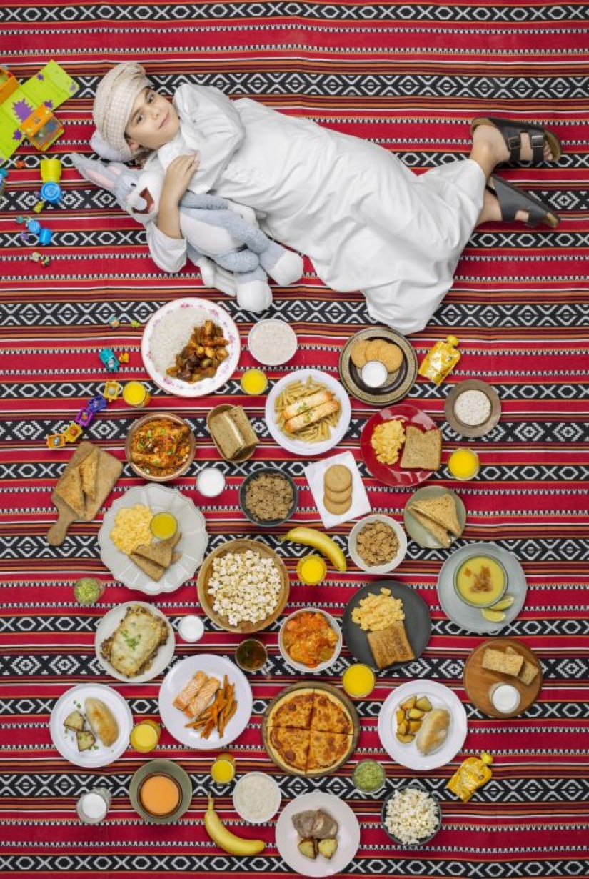 Our daily bread: amazing photo Gregg Segal on the diets of children of different Nations