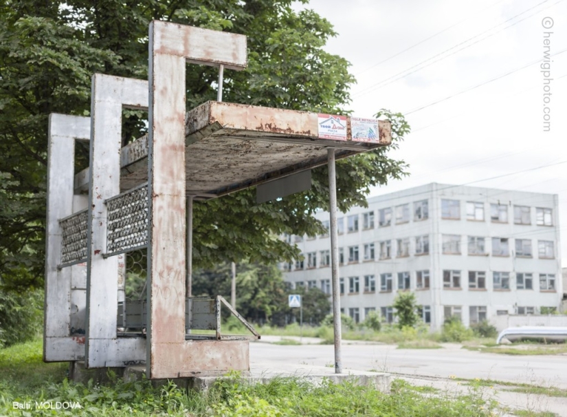 Paradas de autobús soviéticas tan diferentes en fotografías de Christopher Herwig