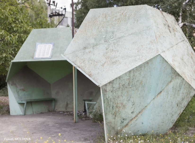 Paradas de autobús soviéticas tan diferentes en fotografías de Christopher Herwig