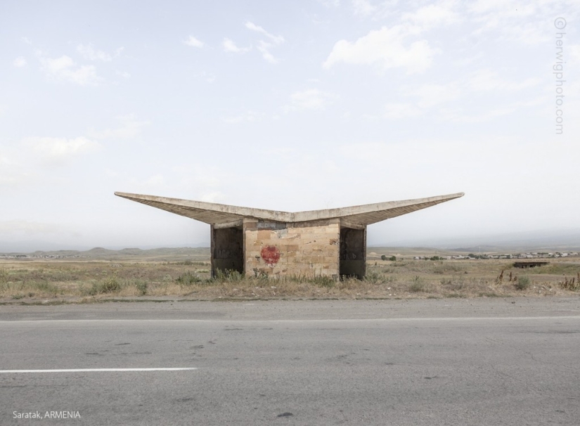 Paradas de autobús soviéticas tan diferentes en fotografías de Christopher Herwig