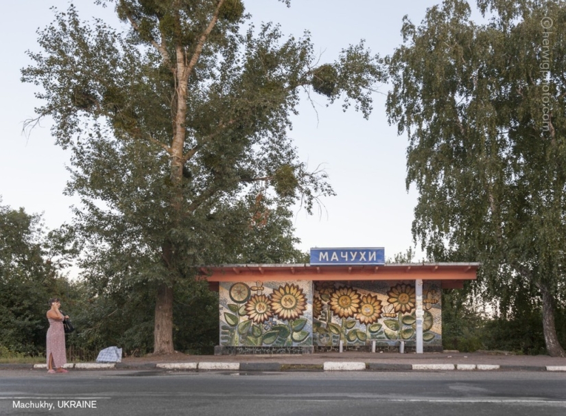 Paradas de autobús soviéticas tan diferentes en fotografías de Christopher Herwig