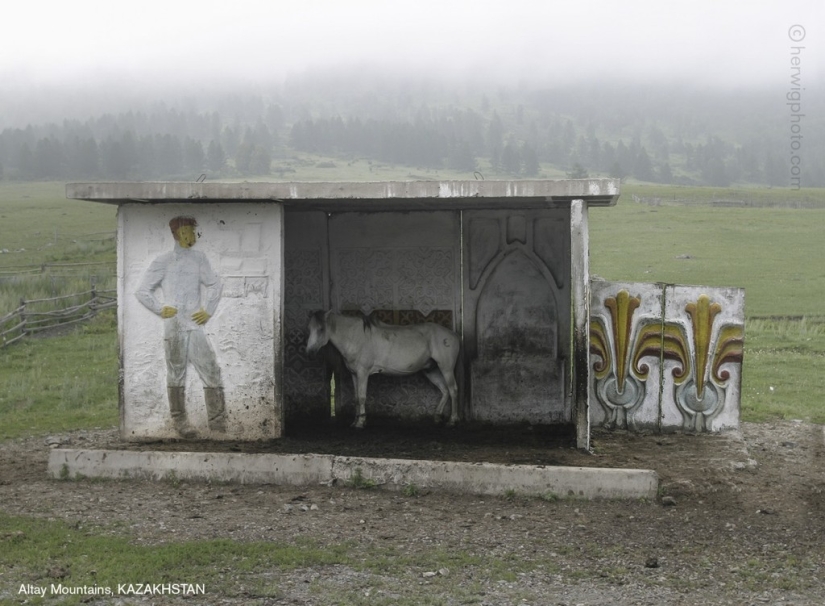 Paradas de autobús soviéticas tan diferentes en fotografías de Christopher Herwig