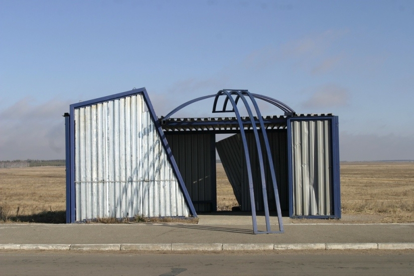 Paradas de autobús soviéticas tan diferentes en fotografías de Christopher Herwig